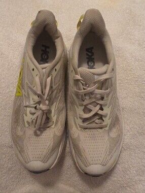 Hoka One One Challenger 8 Size 7.5B